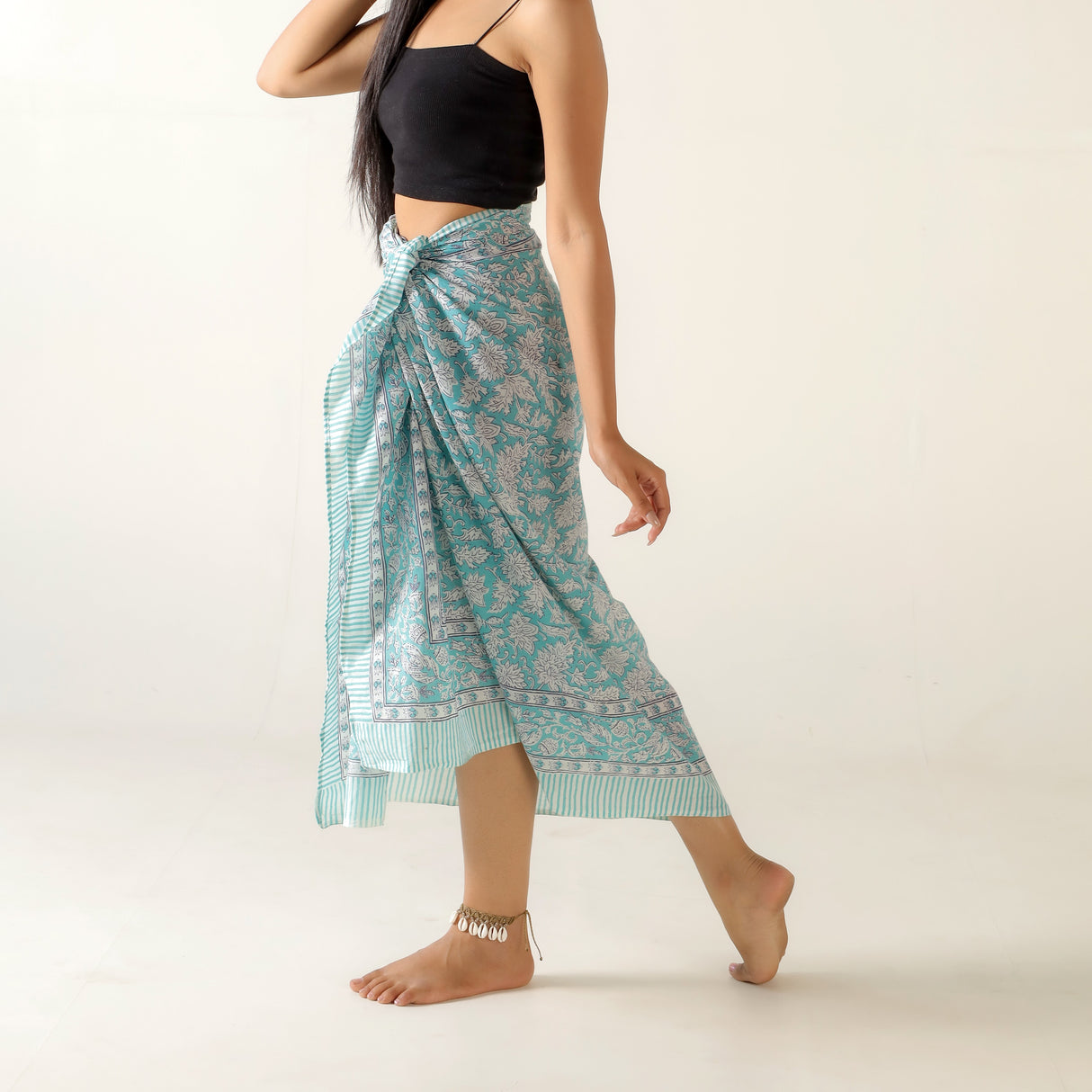 Sarong türkises Blumen Muster – dünnes Strandtuch aus Baumwolle im Boho Stil