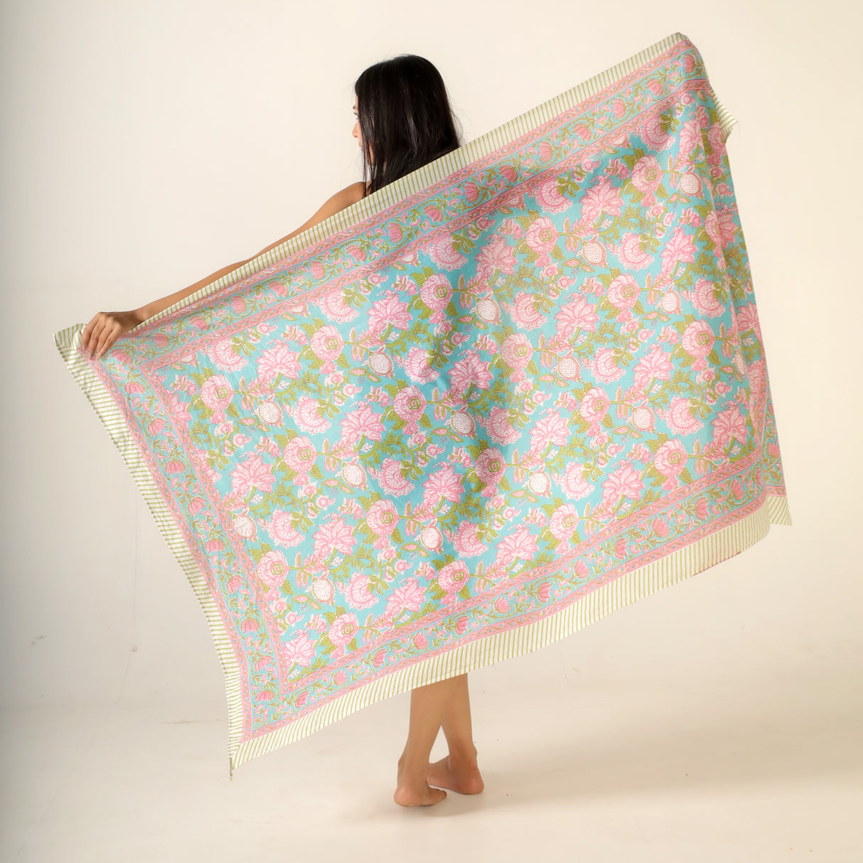 Sarong türkis rosa Blumen Muster – dünnes Strandtuch aus Baumwolle im Boho Stil
