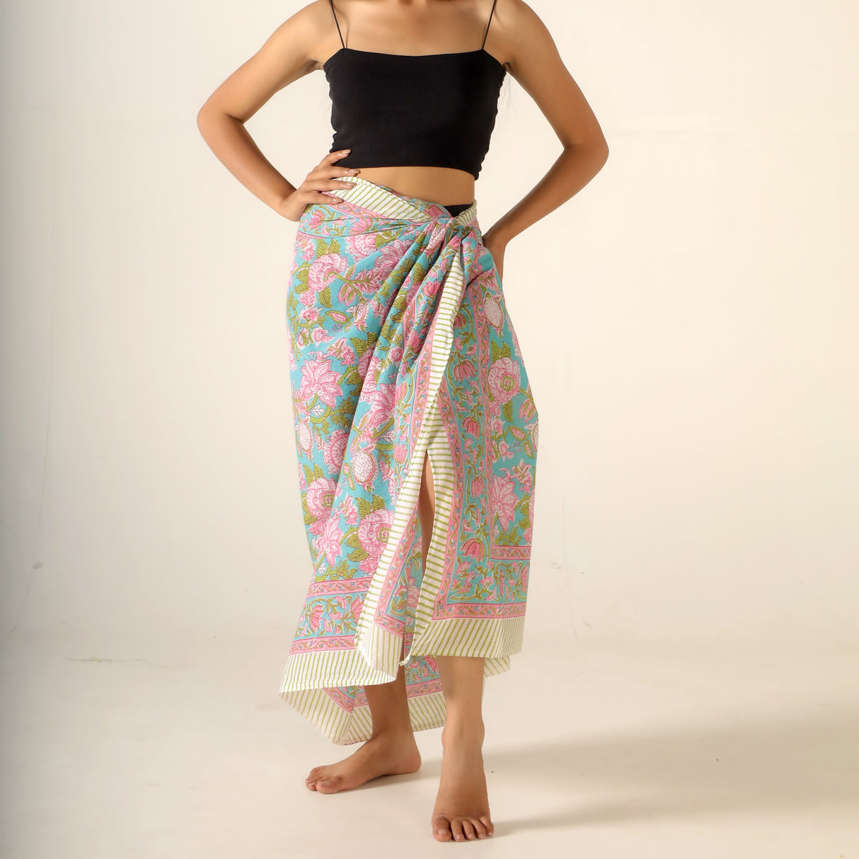 Sarong türkis rosa Blumen Muster – dünnes Strandtuch aus Baumwolle im Boho Stil