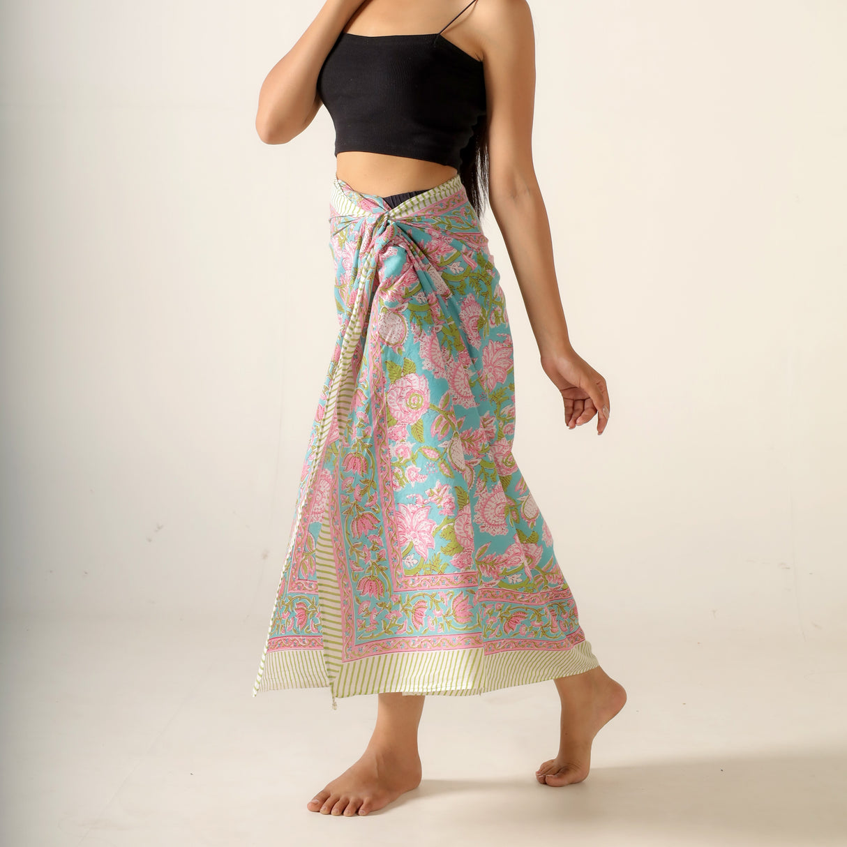 Sarong türkis rosa Blumen Muster – dünnes Strandtuch aus Baumwolle im Boho Stil