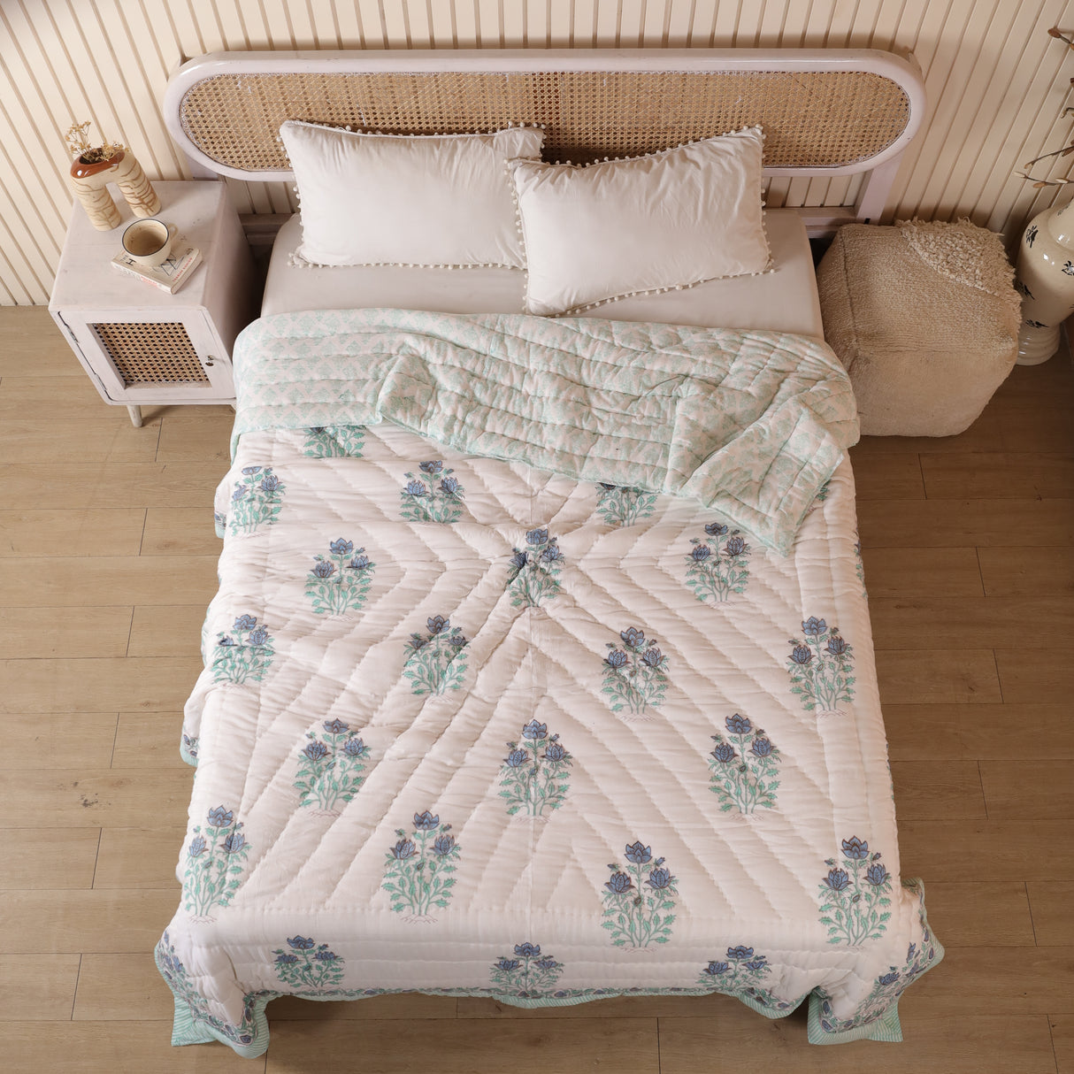 Steppdecke Blockdruck Blume Weiß Türkis 270 x 240 cm