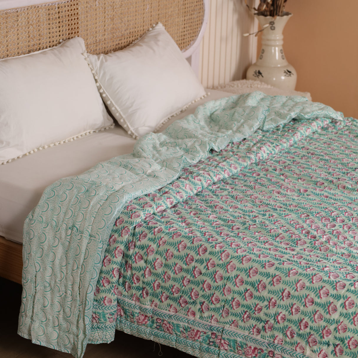 Steppdecke Blockdruck Blumen Türkis Rosa 270 x 240 cm