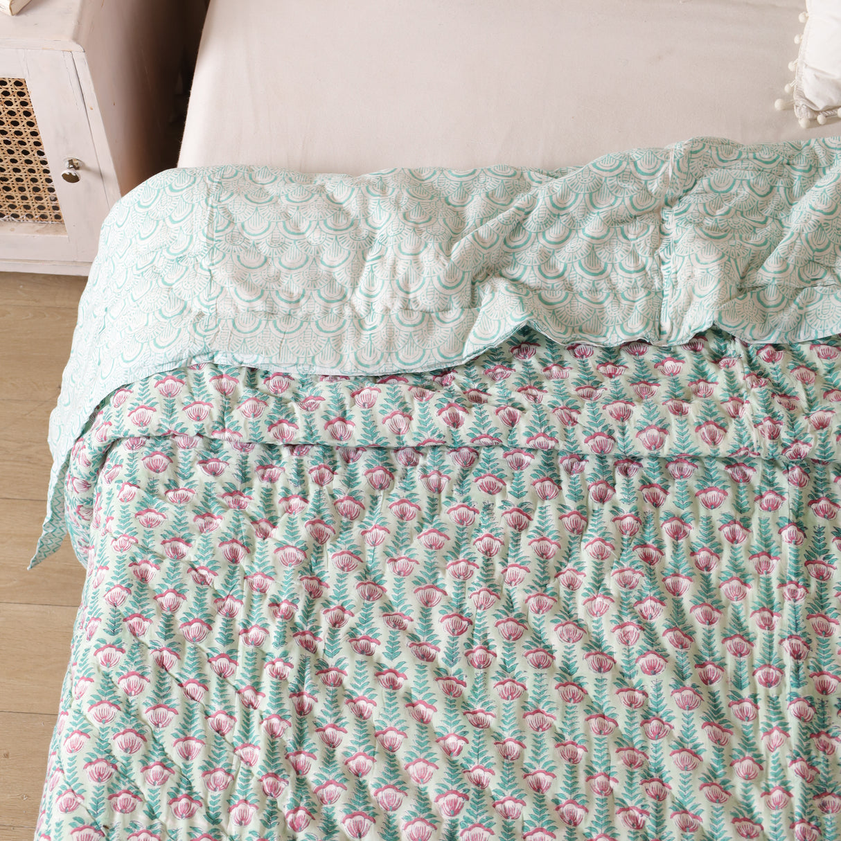 Steppdecke Blockdruck Blumen Türkis Rosa 270 x 240 cm
