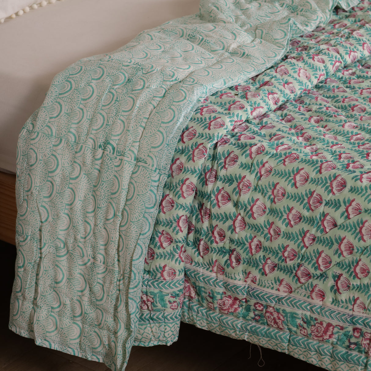 Steppdecke Blockdruck Blumen Türkis Rosa 270 x 240 cm