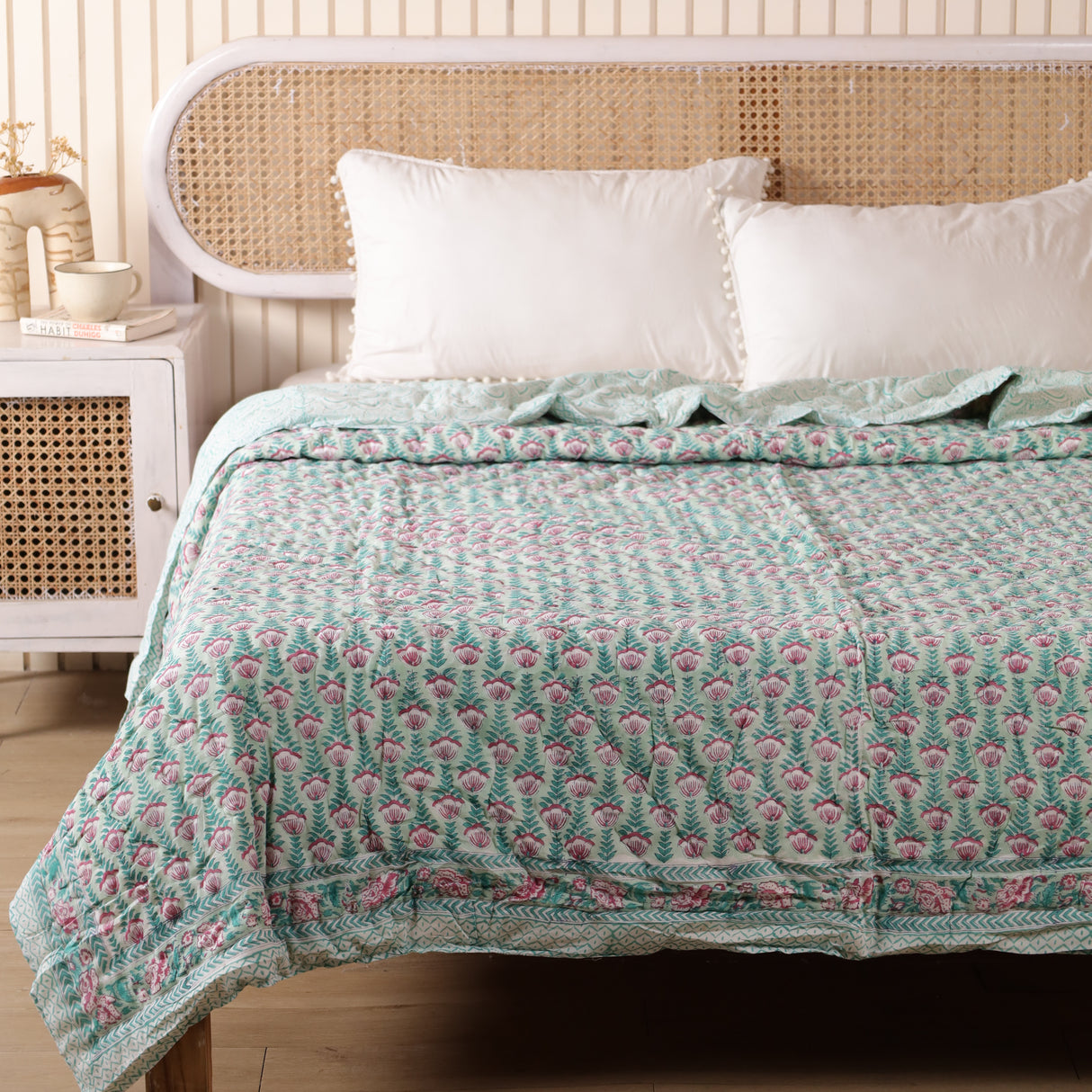 Steppdecke Blockdruck Blumen Türkis Rosa 270 x 240 cm