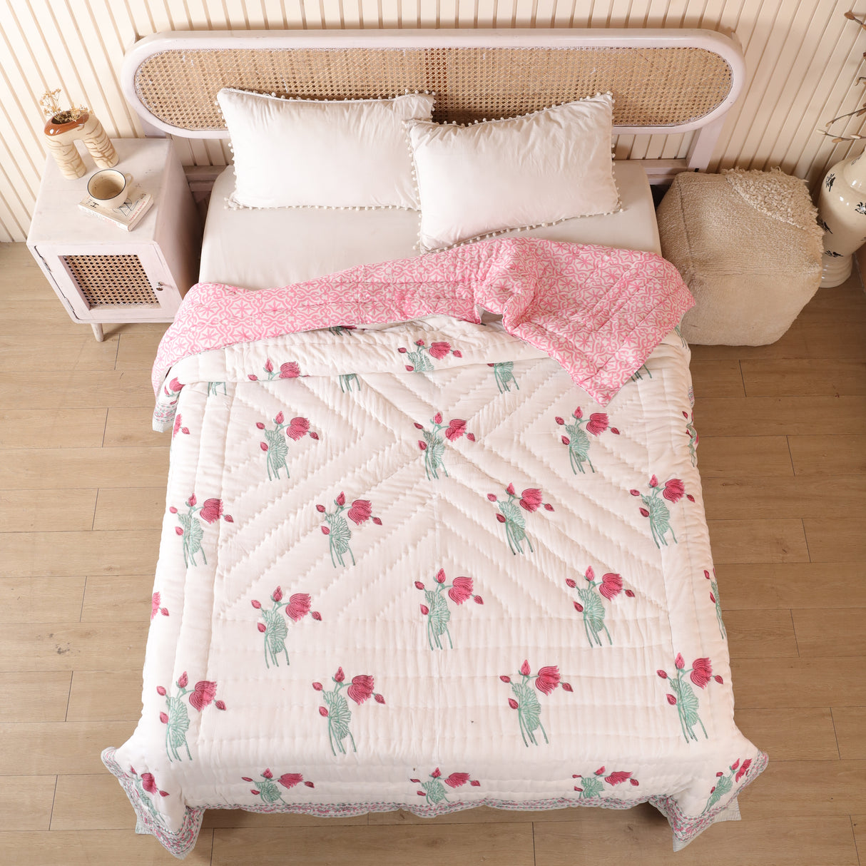 Steppdecke Blockdruck Blumen Weiß Rosa 270 x 240 cm