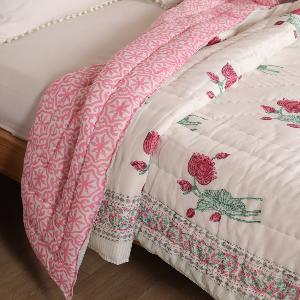 Steppdecke Blockdruck Blumen Weiß Rosa 270 x 240 cm