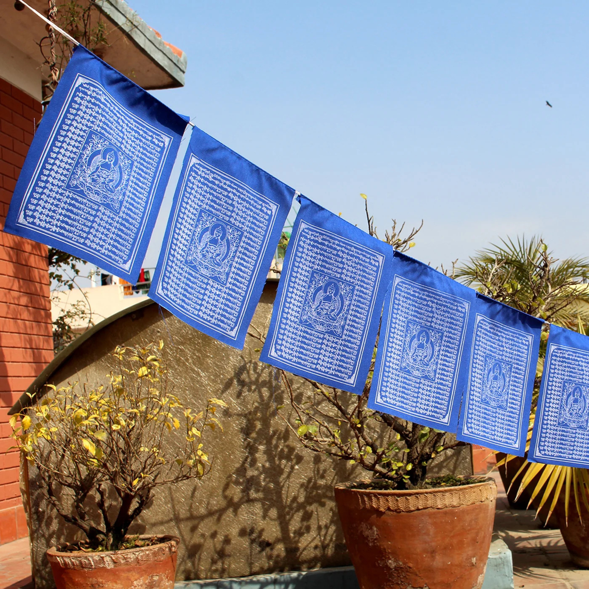 Tibetische Gebetsfahne mit Medizin Buddha in Blau