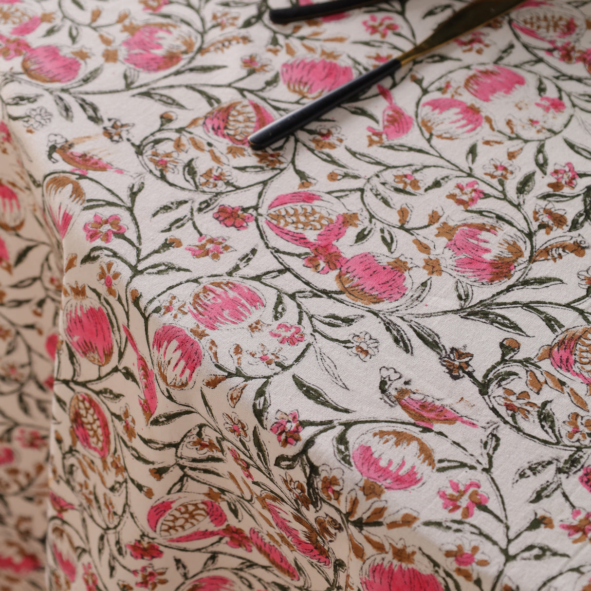 Runde Tischdecke Blockdruck Ranke Grün Rosa