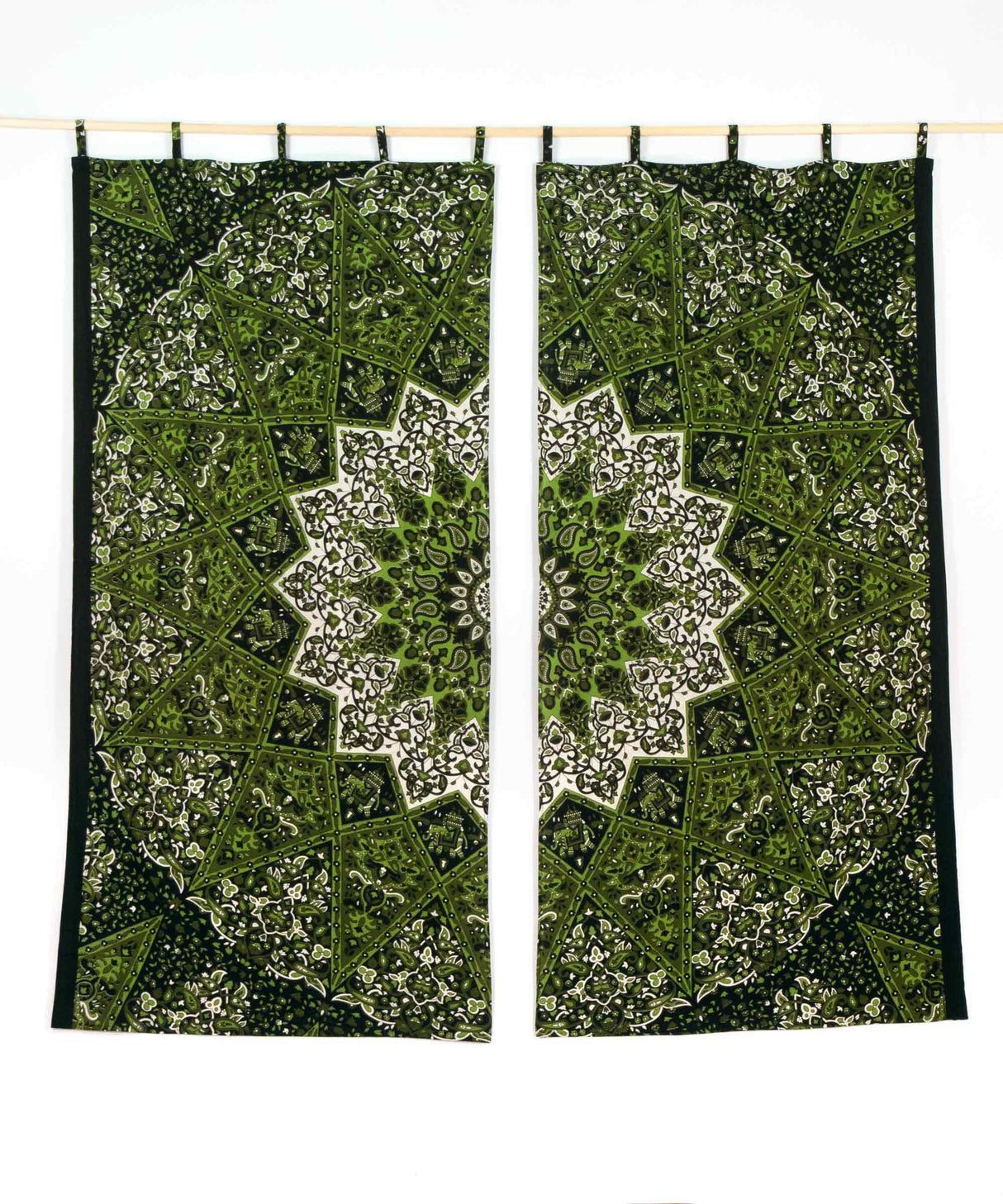 Mandala Vorhang in grün schwarz mit Schlaufen