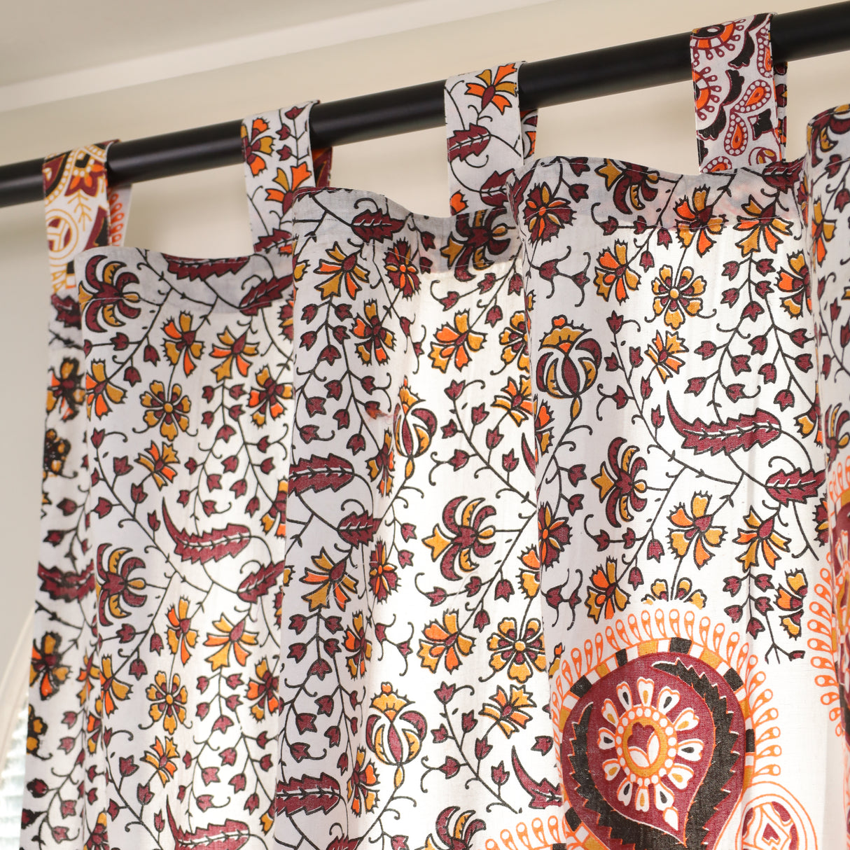 Vorhang Pfauenfeder Mandala in Weiß, Gelb und Braun - Indische Gardine mit floralem Muster