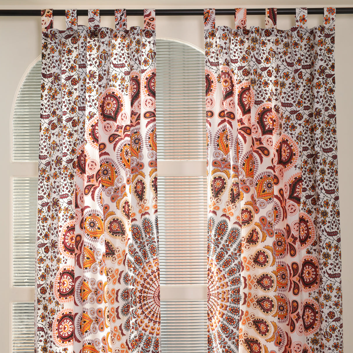 Vorhang Pfauenfeder Mandala in Weiß, Gelb und Braun - Indische Gardine mit floralem Muster