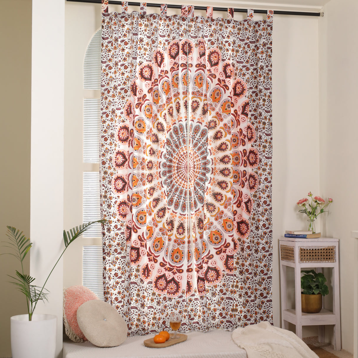 Vorhang Pfauenfeder Mandala in Weiß, Gelb und Braun - Indische Gardine mit floralem Muster