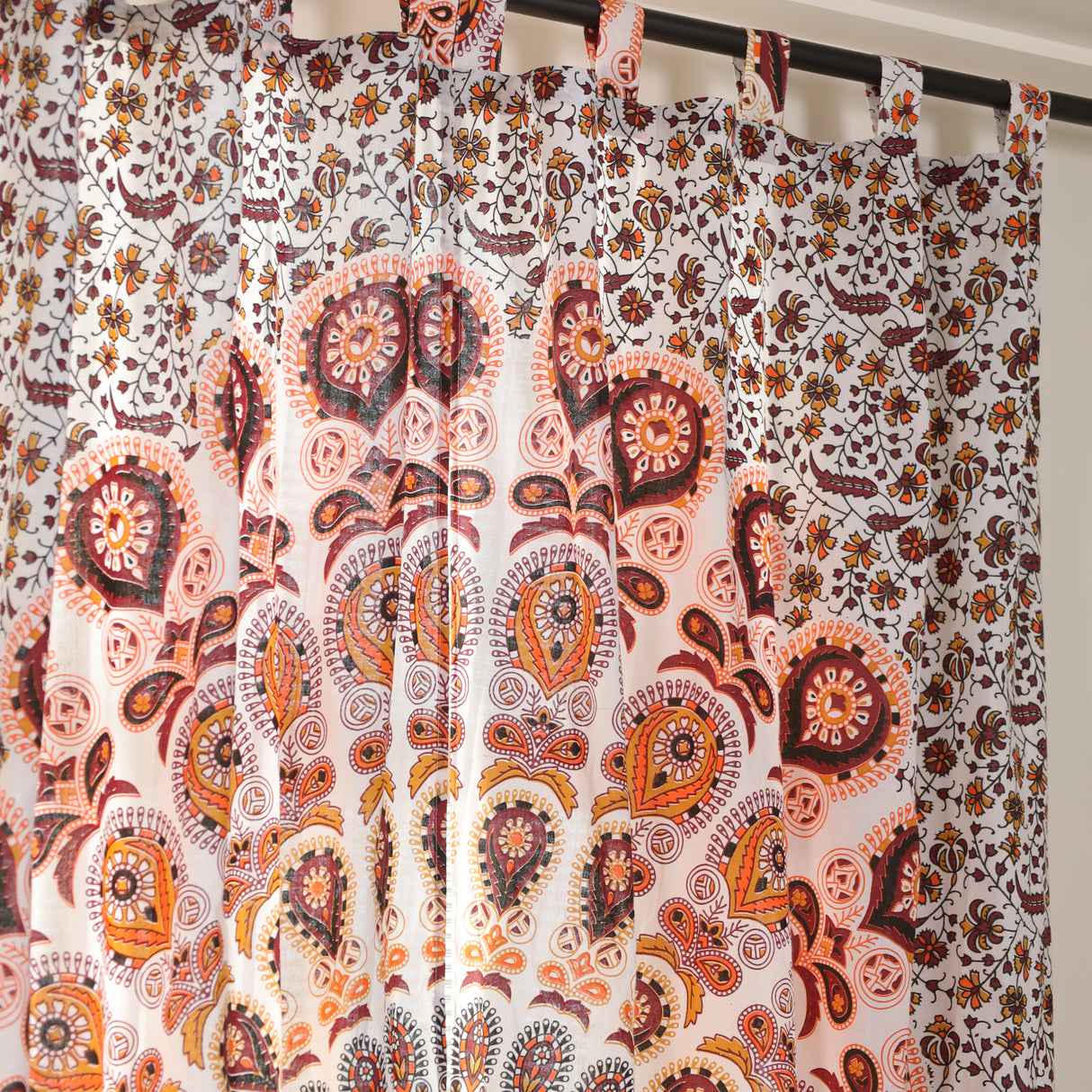 Vorhang Pfauenfeder Mandala in Weiß, Gelb und Braun - Indische Gardine mit floralem Muster