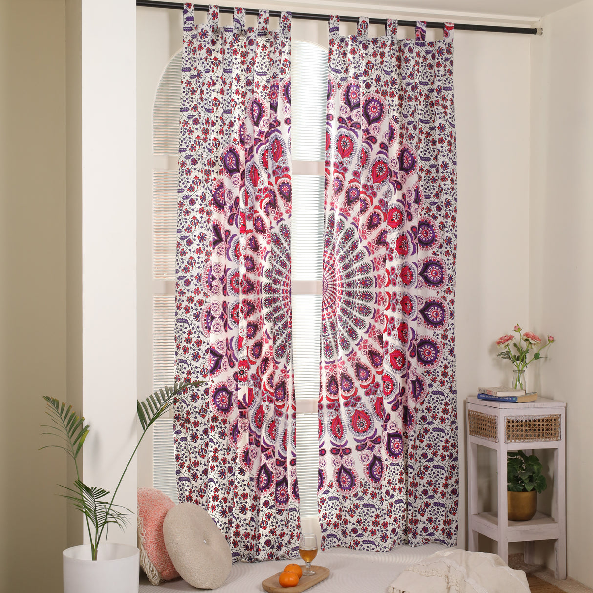 Vorhang Pfauenfeder Mandala in Weiß, Rosa und Lila, indischer Vorhang mit Schlaufen