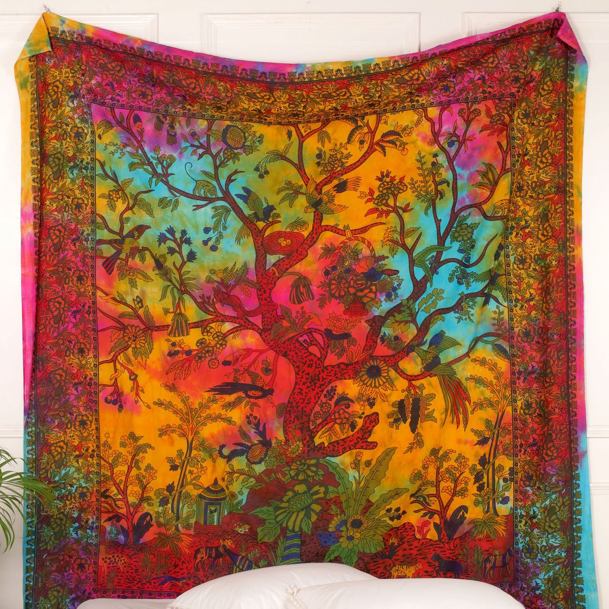 Wandtuch Lebensbaum bunt batik, indischer Wandteppich aus fairem Handel mit Baum des Lebens Motiv 2x2 m XXL Tuch für die Wand