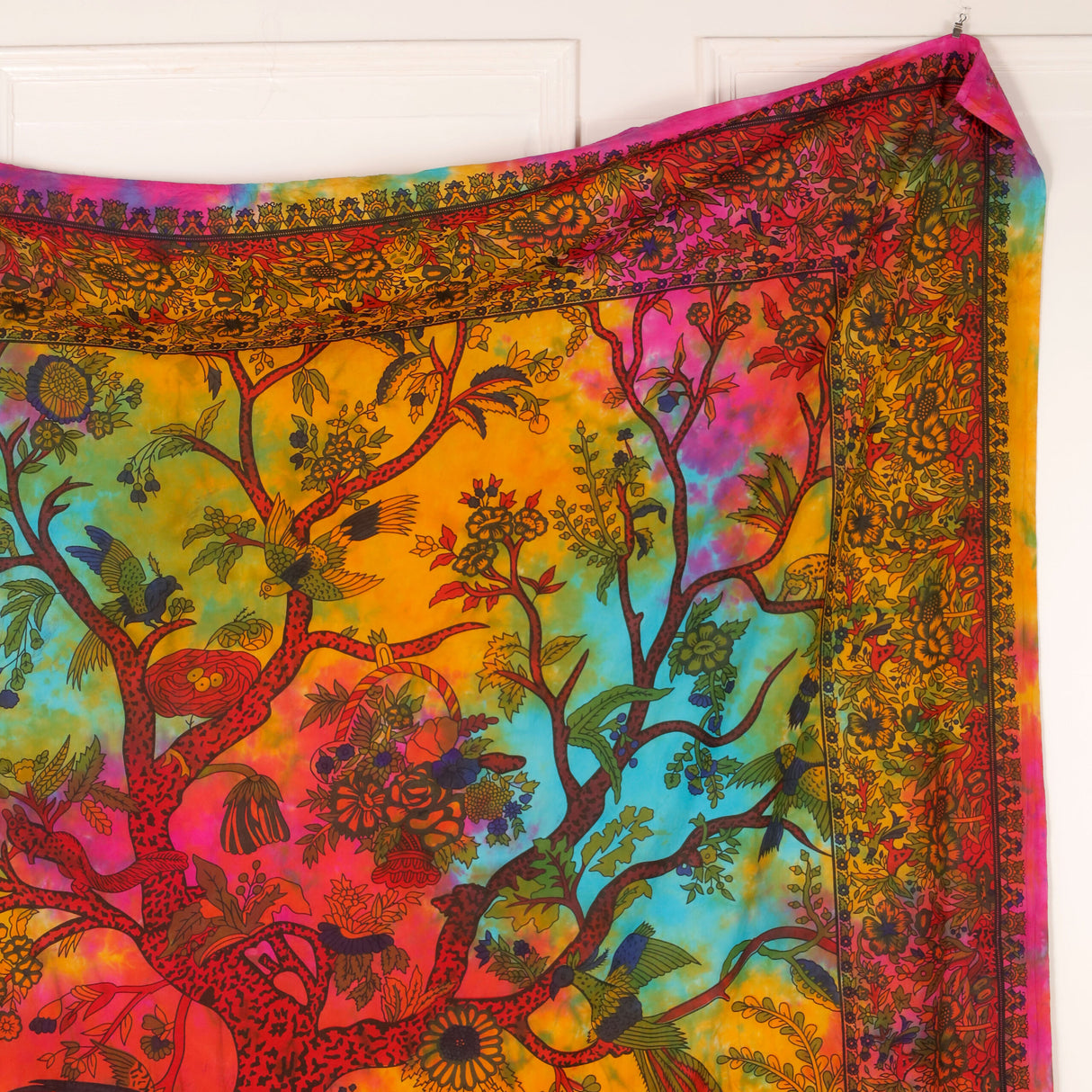 Wandtuch Lebensbaum bunt batik, indischer Wandteppich aus fairem Handel mit Baum des Lebens Motiv 2x2 m XXL Tuch für die Wand
