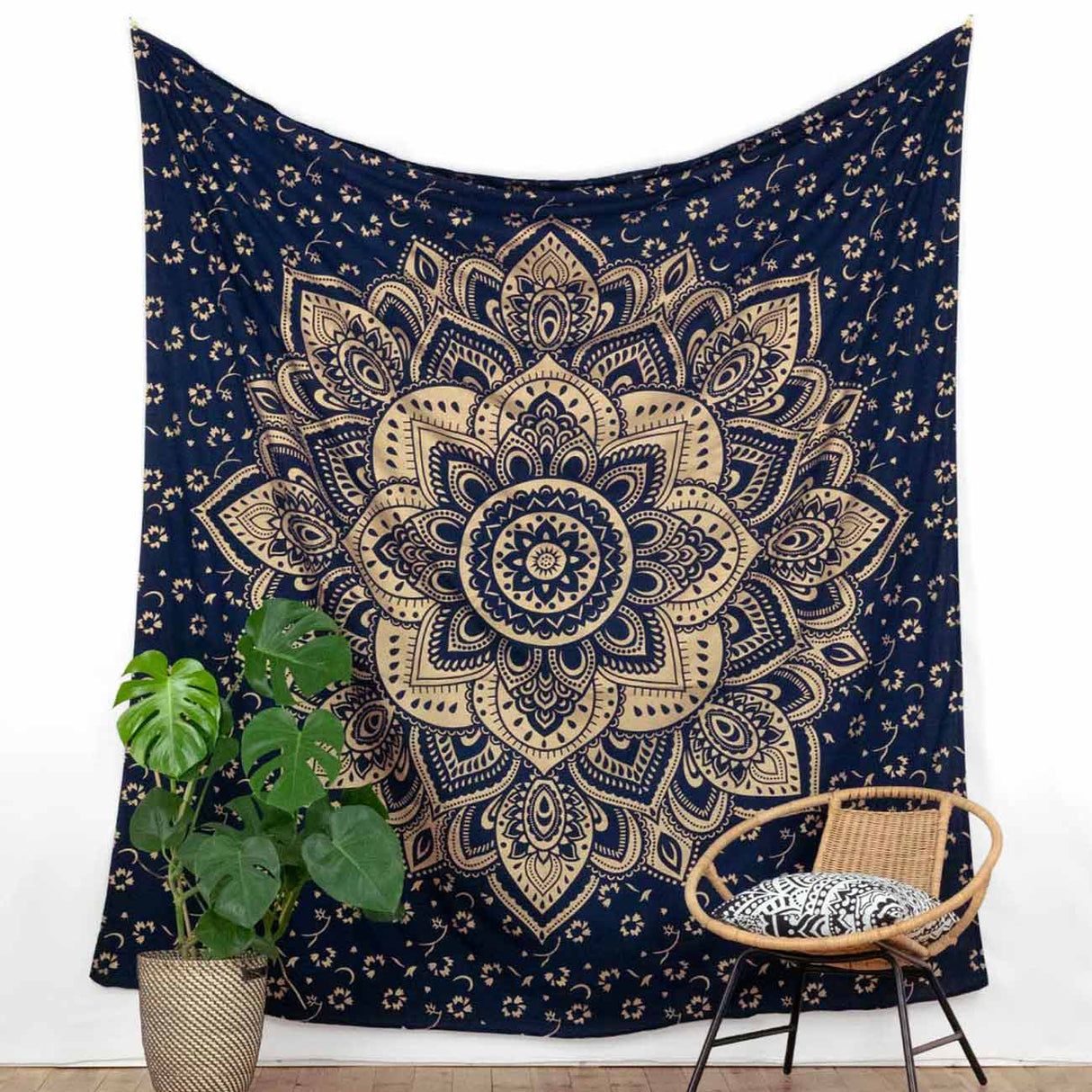 Wandtuch goldener Lotus blau