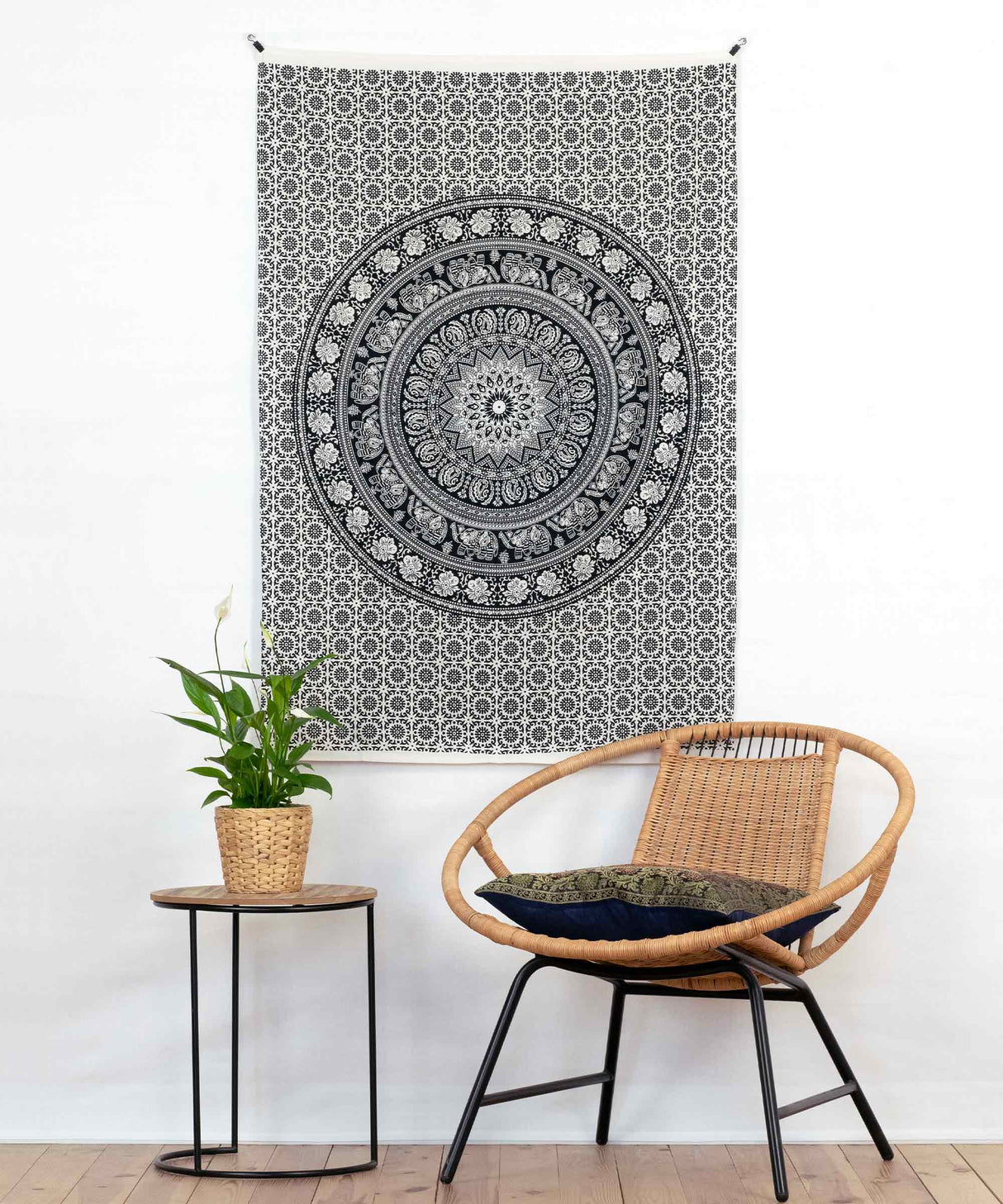 Kleines Wandtuch Elefanten Mandala schwarz weiß