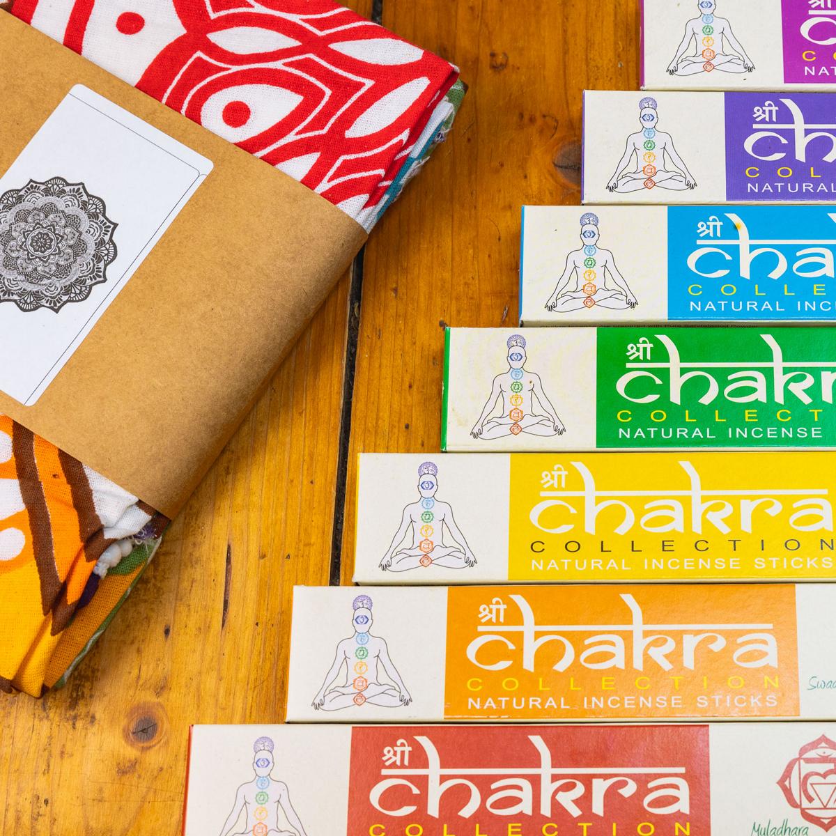 Yoga Set 1 - 7 Chakren Strandtuch + Räucherstäbchen Collection und Halter