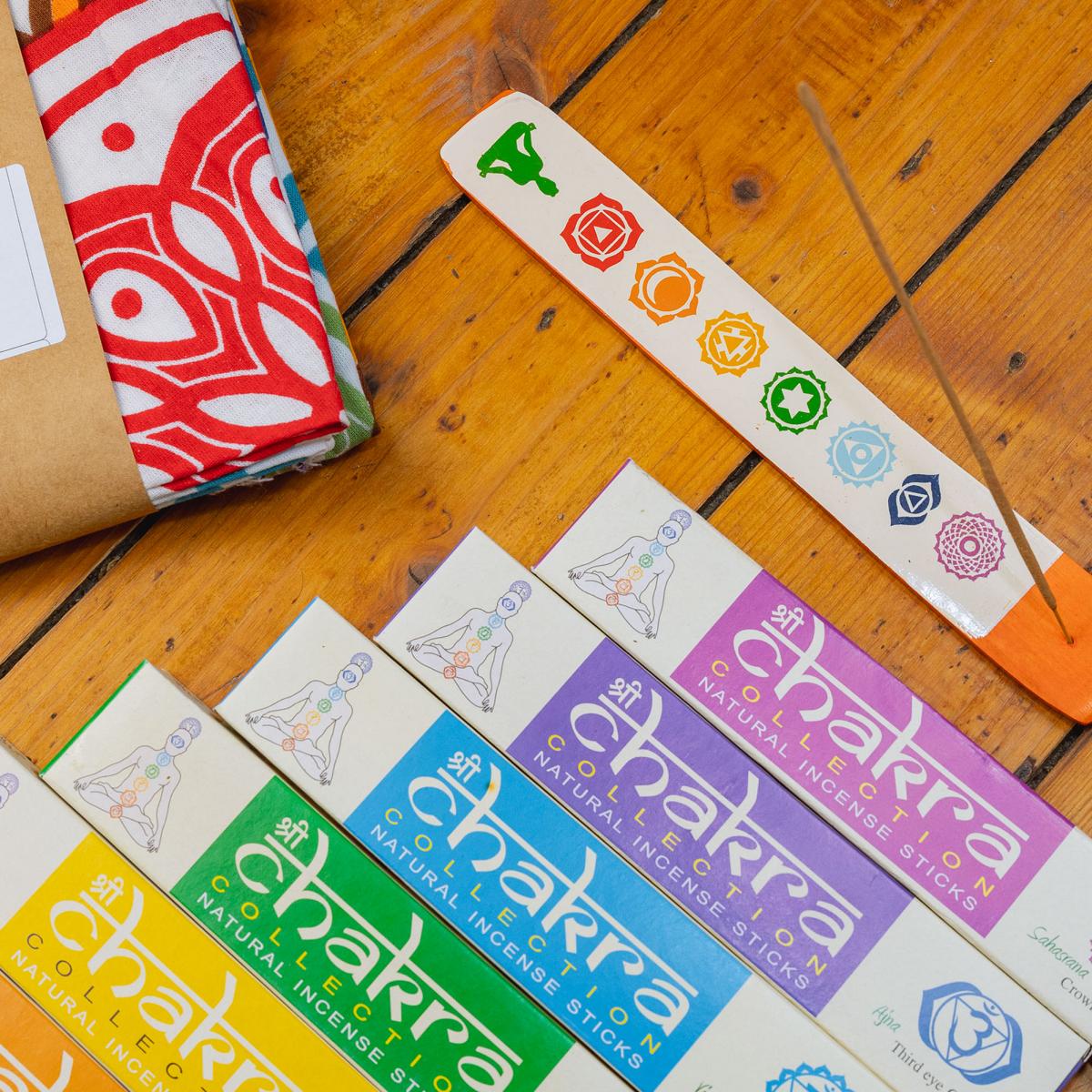 Yoga Set 1 - 7 Chakren Strandtuch + Räucherstäbchen Collection und Halter