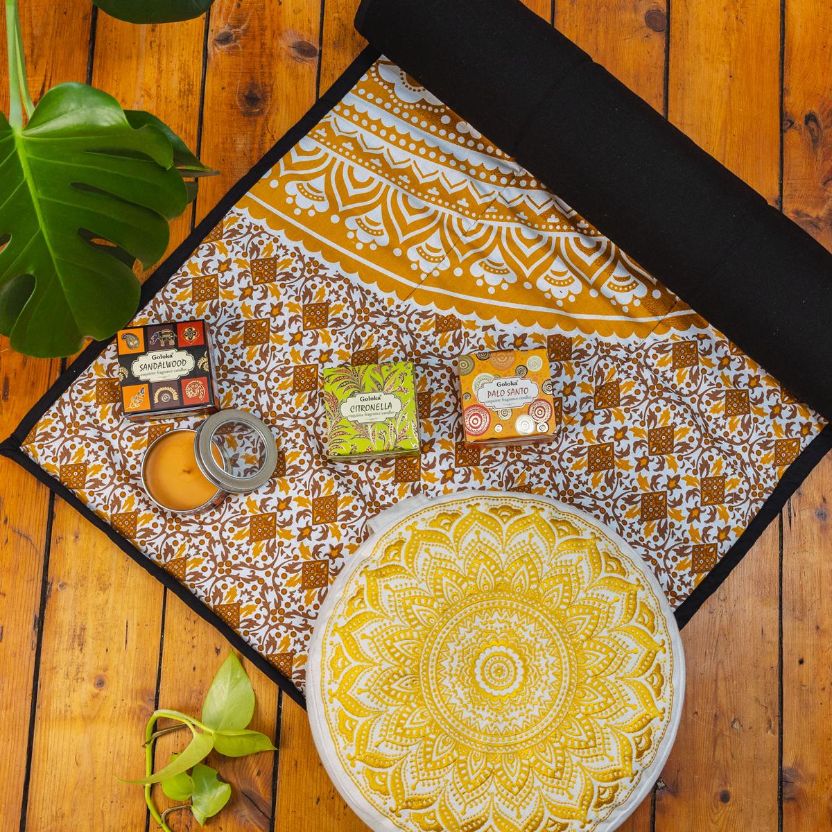 Yoga Set 3 - Dein Yoga-Set für Zuhause mit Yogakissen, Matte und 3 Duftkerzen