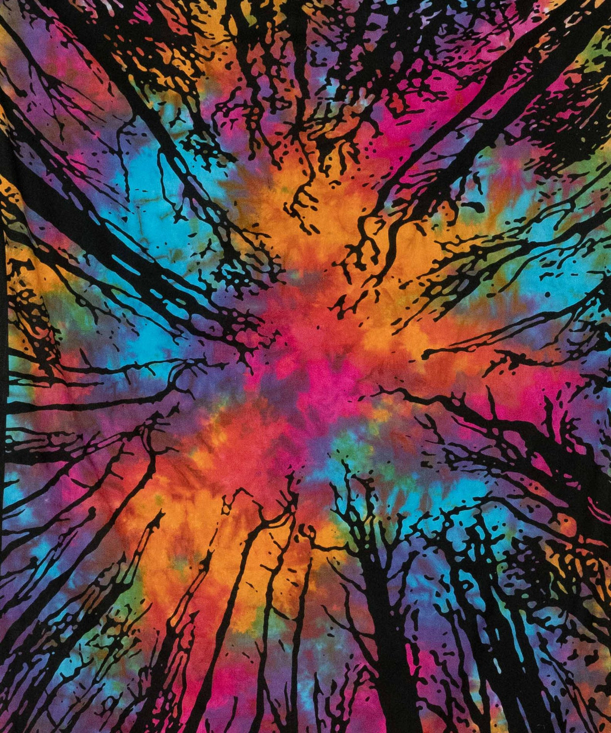 Wandtuch mit Wald in batik bunt