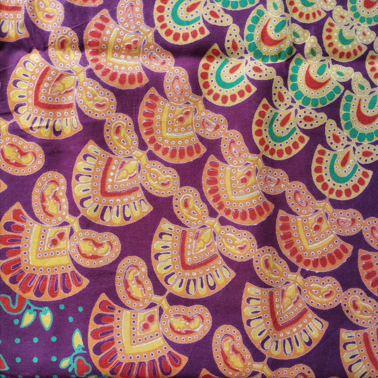 B- Ware Sarong Pfauenfeder Mandala Dunkelrot Grün