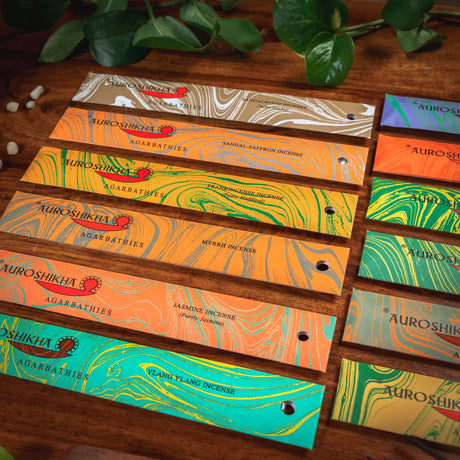 Auroshikha Entdecker Set mit 12 Düften – Räucherstäbchen Kollektion für Meditation, Wohlfühlen &amp; Klarheit