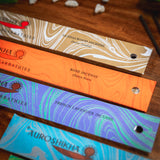 Auroshikha Klassiker Starter 6er Set. Handgerollte Masala Räucherstäbchen aus natürlichen Rohstoffen. Sandelholz, Rose, Lavender, Lemongrass, Patchouli, Nag Champa.