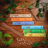 Auroshikha Klassiker Starter 6er Set. Handgerollte Masala Räucherstäbchen aus natürlichen Rohstoffen. Sandelholz, Rose, Lavender, Lemongrass, Patchouli, Nag Champa.