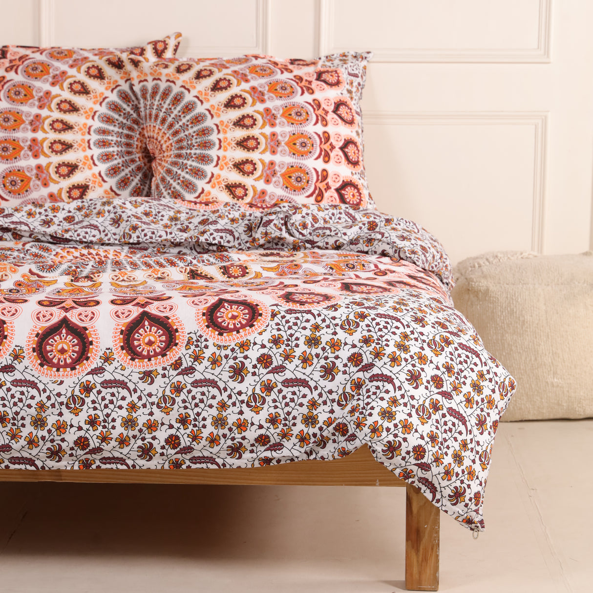 Bettwäsche Pfauenfeder Mandala weiß orange - Indischer Bettbezug mit floralem Muster