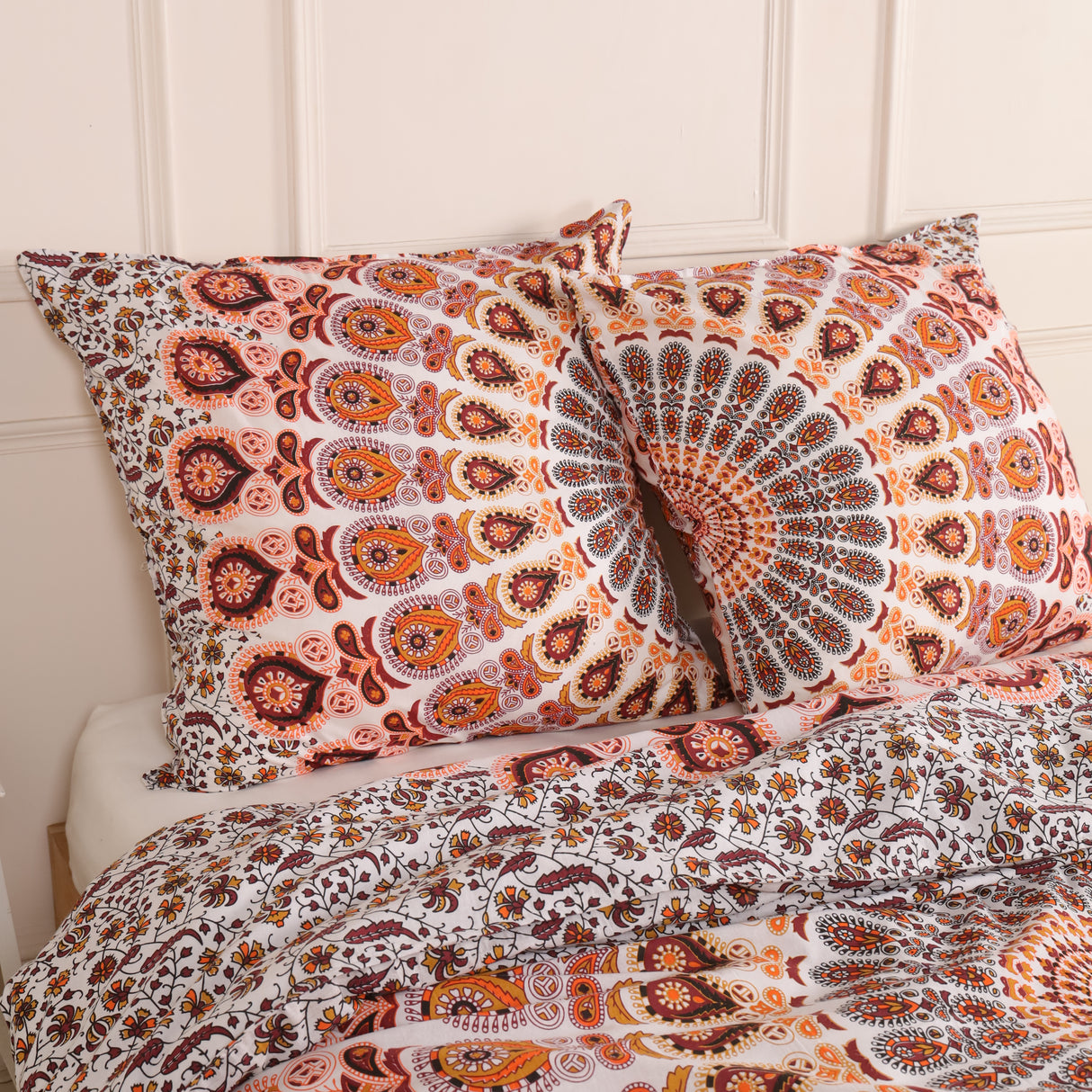 Bettwäsche Pfauenfeder Mandala weiß orange - Indischer Bettbezug mit floralem Muster