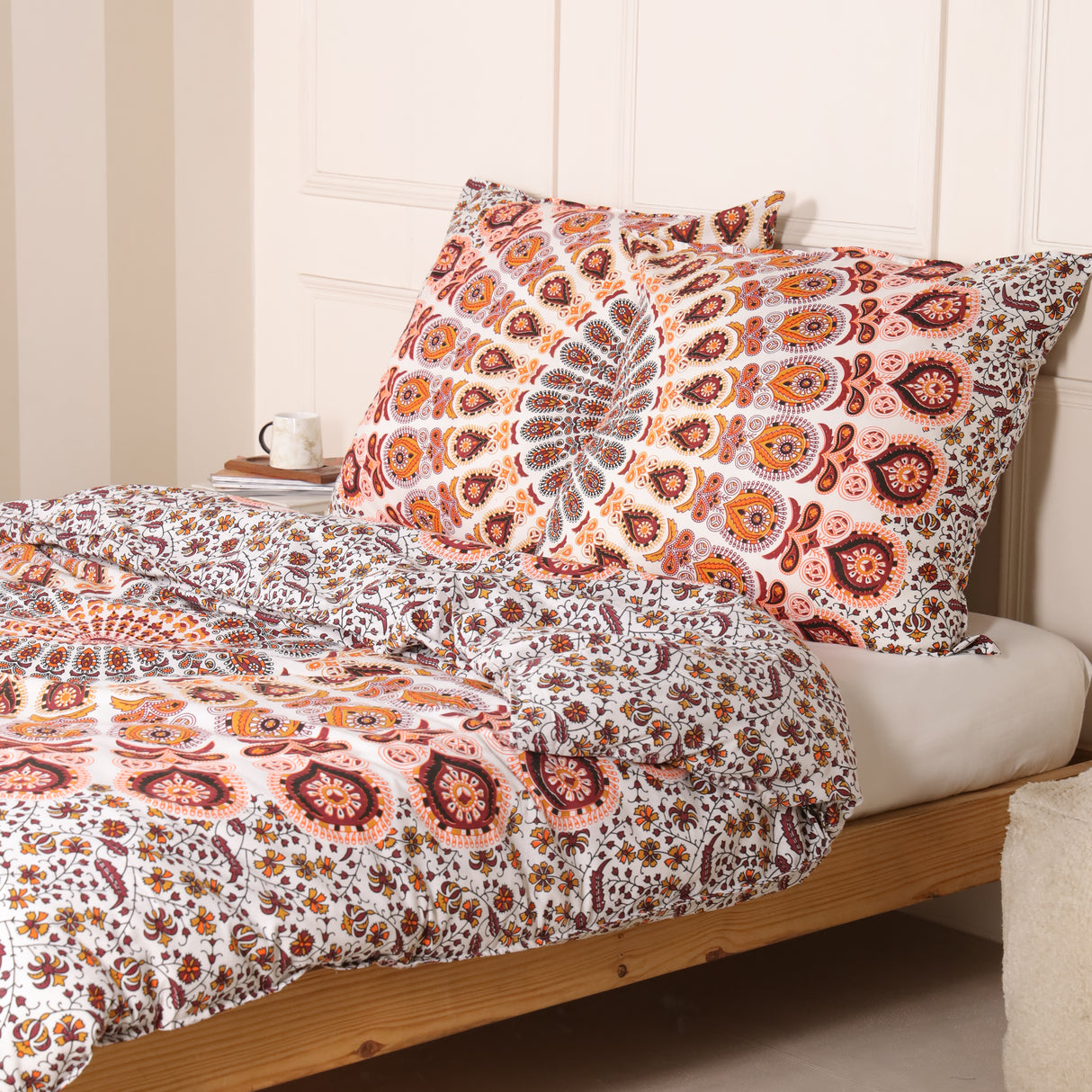 Bettwäsche Pfauenfeder Mandala weiß orange - Indischer Bettbezug mit floralem Muster
