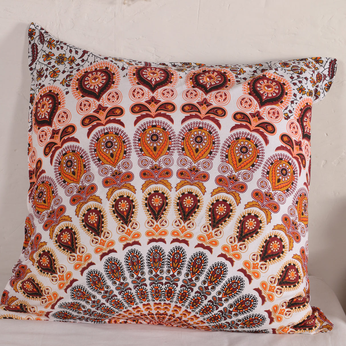 Bettwäsche Pfauenfeder Mandala weiß orange - Indischer Bettbezug mit floralem Muster
