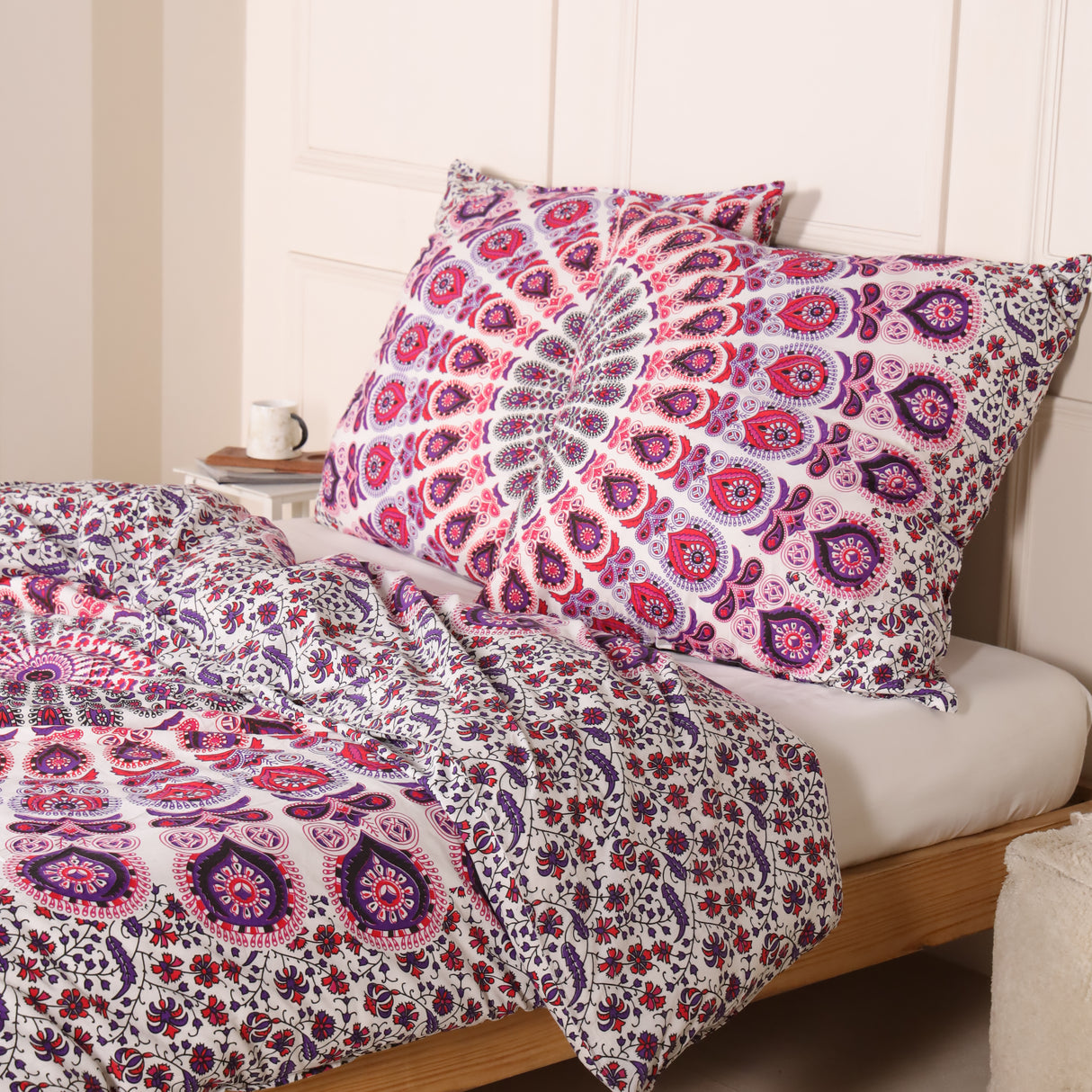 Bettwäsche Pfauenfeder Mandala weiß rosa - Indischer Bettbezug mit floralem Muster
