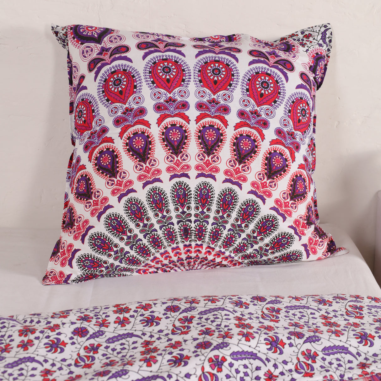 Bettwäsche Pfauenfeder Mandala weiß rosa - Indischer Bettbezug mit floralem Muster