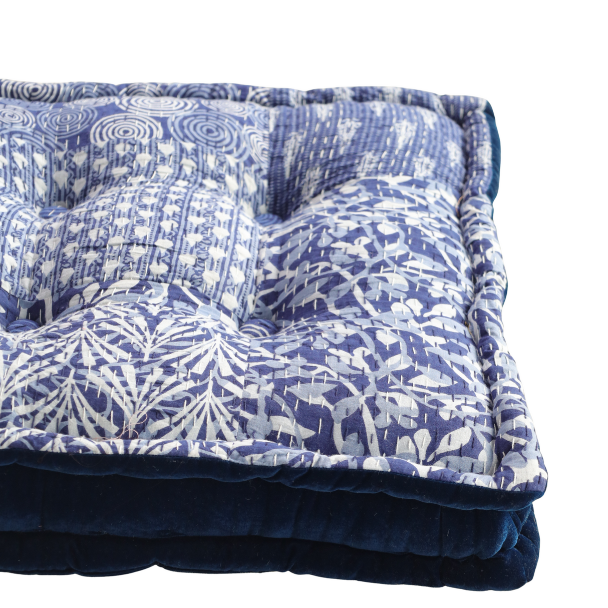 Blaues Bodenkissen im Kantha-Stil – Handgemachtes indisches Sitzkissen Baumwolle 50x50 cm, Patchwork Meditationskissen, Unikat