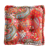 Rotes Bodenkissen im Kantha-Stil, handgefertigt in Indien. Weiches Baumwoll-Sitzkissen 50x50 cm – perfekt als Meditationskissen oder Wohnaccessoire.