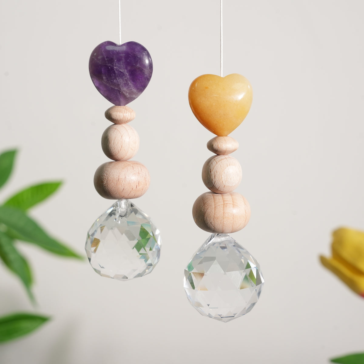Sonnenfänger Edelstein Herz mit Holzperlen 10 cm I Liebevoller Schmuck für dein Lieblingsfenster
