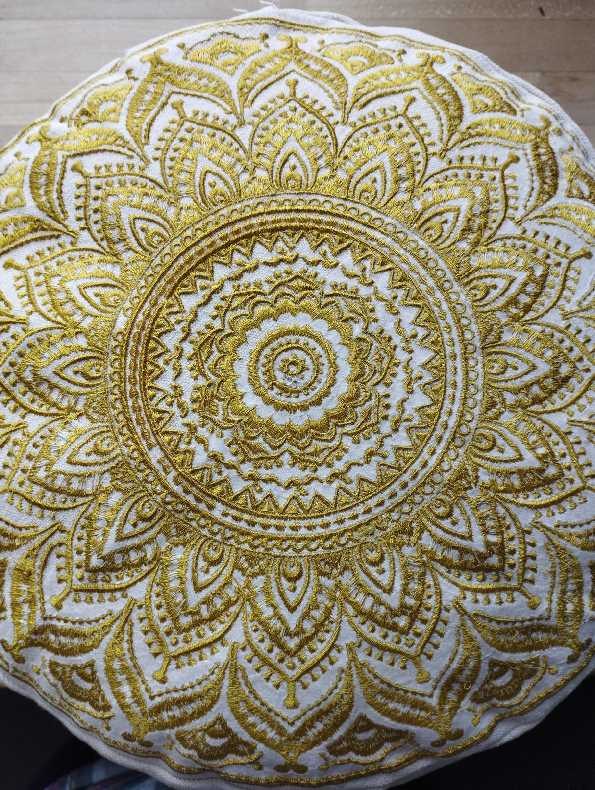 B- Ware Yogakissen Ombre Mandala Gold