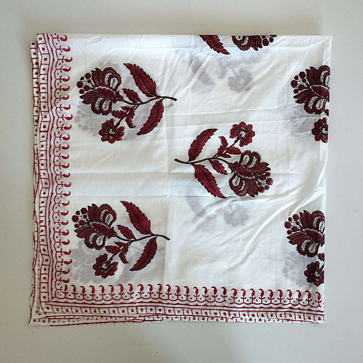Einzelstück Boho Halstuch mit roten Blumen