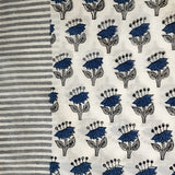 Einzelstück Boho Halstuch mit Blumen- Muster in Blau & Grau