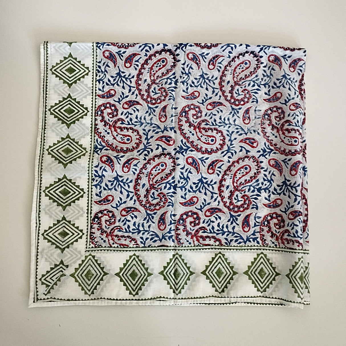 Einzelstück Boho Halstuch mit Paisley- Muster in Blau & Rot