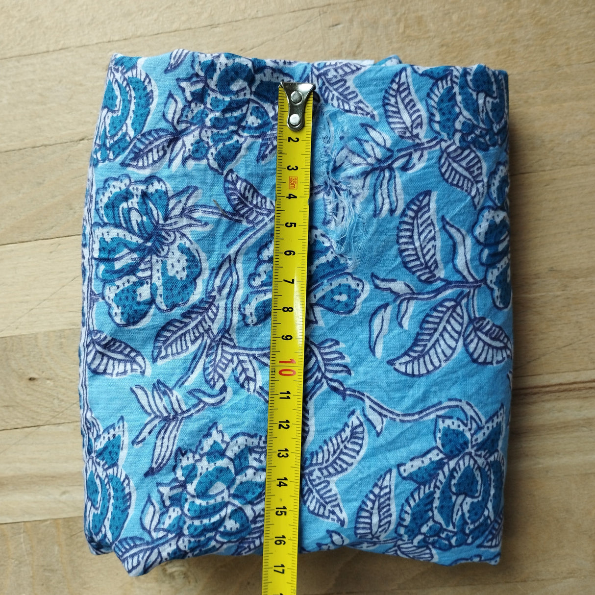 B- Ware Sarong Blaues Blumenmuster