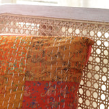 Zierkissenhülle 40 x 40 cm im Kantha Stil aus recyceltem Sari Stoff