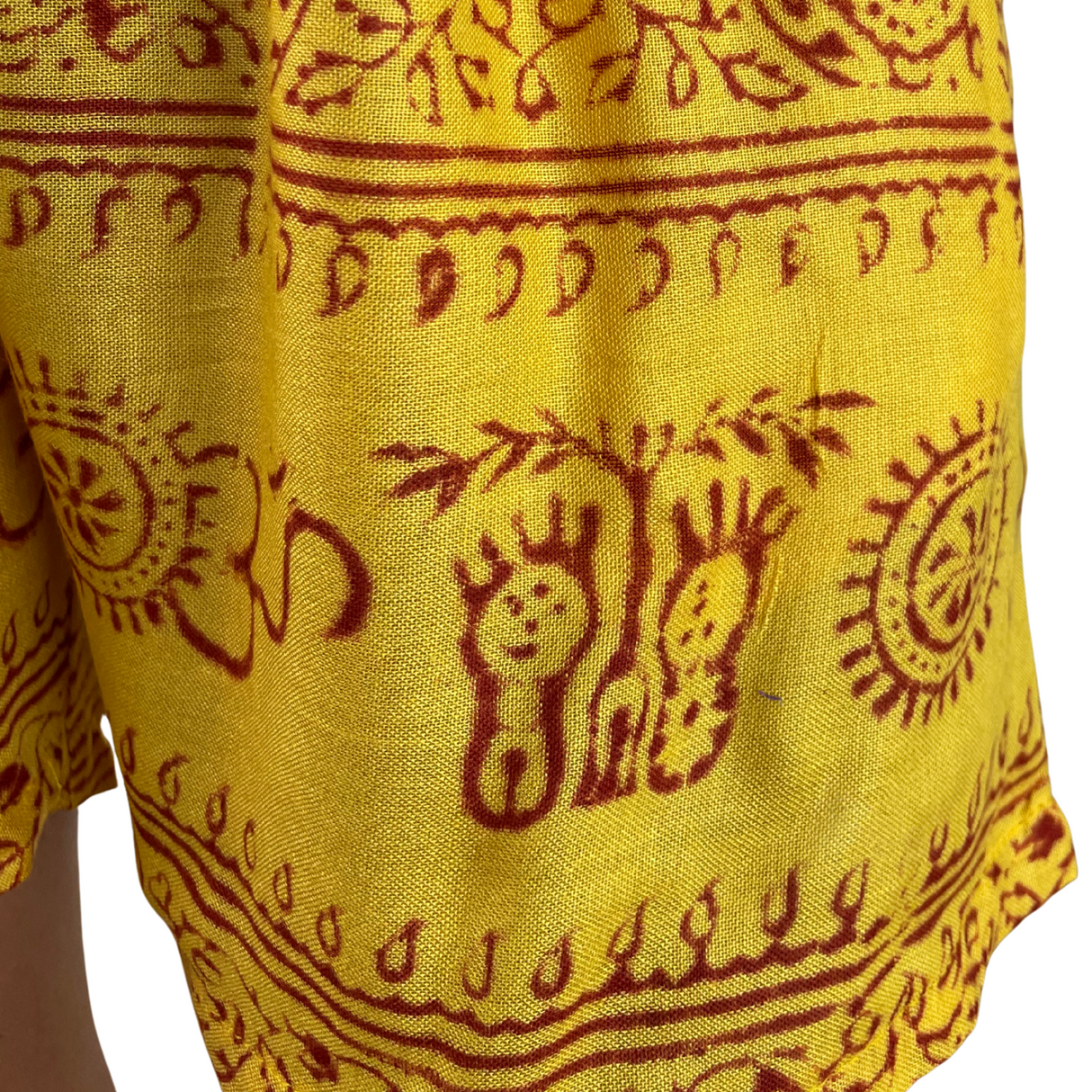 Kurze Sommerhose Ram Nami Gelb - leichte Shorts Unisex alternative Hippie Mode für Yoga und Meditation fair gehandelt