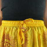Kurze Sommerhose Ram Nami Gelb - leichte Shorts Unisex alternative Hippie Mode für Yoga und Meditation fair gehandelt