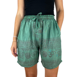 Kurze Sommerhose Ram Nami Grün - leichte Shorts Unisex alternative Hippie Mode für Yoga und Meditation fair gehandelt