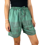 Kurze Sommerhose Ram Nami Grün - leichte Shorts Unisex alternative Hippie Mode für Yoga und Meditation fair gehandelt